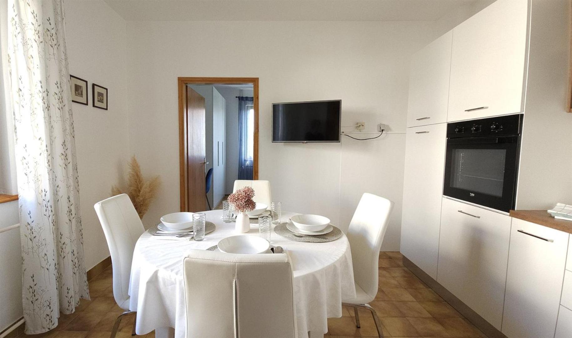 Apartment Jole - A4 -Two Bedrooms - Close To The City Center Porec Exterior photo